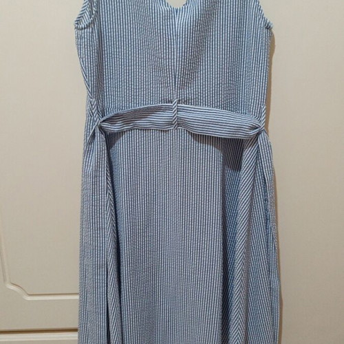 Summer striped dress size 8 like new, white and blue