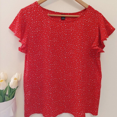 Floral top red like new with ruffles on sleeves