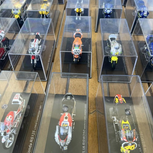 Collectible Display Motorcycles new, 39 in total