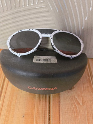 Γυαλιά ηλίου Carrera Hyperfit 19/S σαν καινούργια, στρογγυλά, ασπρόμαυρα