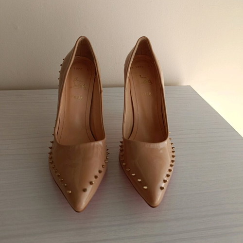 Louboutin pumps new, size 41, beige with studs