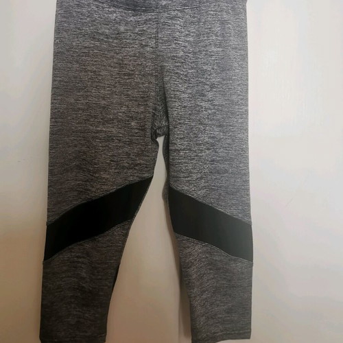 Fitness set like new, grey knee-length leggings and sleeveless top