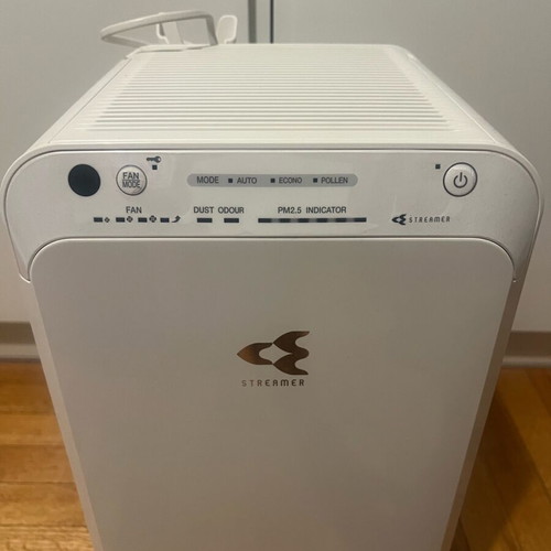 Daikin air purifier with Streamer technology like new
