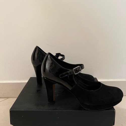 Clarks heels new, size 38, black with strap