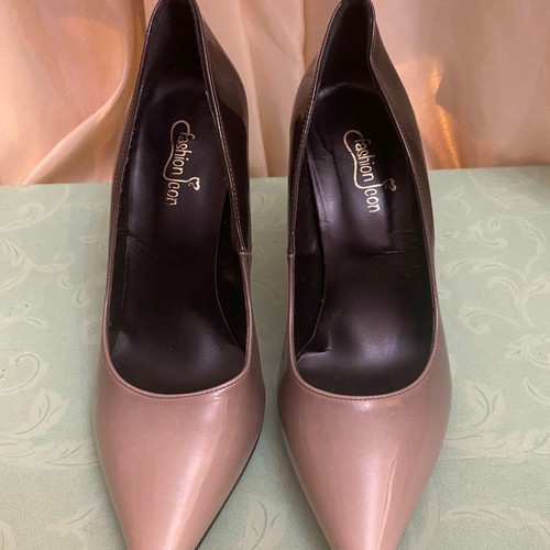 Two-tone pumps size 38 used, 9cm heel, patent leather