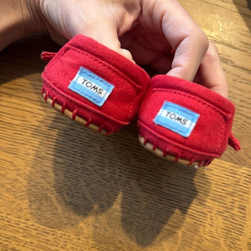 Toms baby shoes size 17.5 like new, 6-12 months