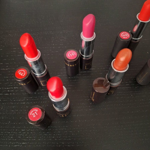 Korres lipstick set in like new condition, 6 pieces