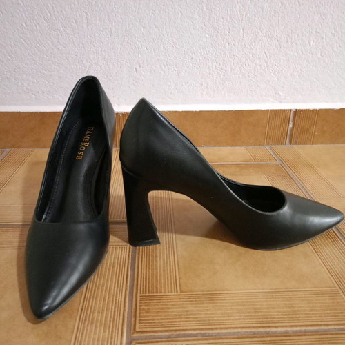 Shoes worn once