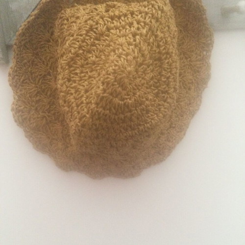 Knitted handmade hat with natural color yarn, size M