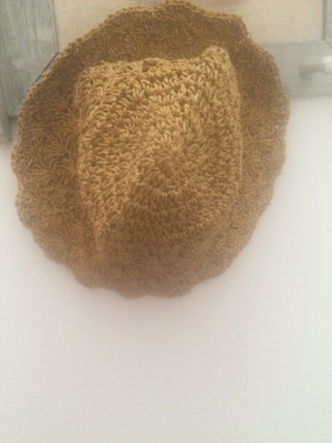 Knitted handmade hat with natural color yarn, size M