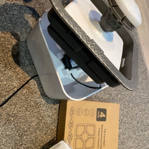 Cat Water Fountain like new with 4 filters