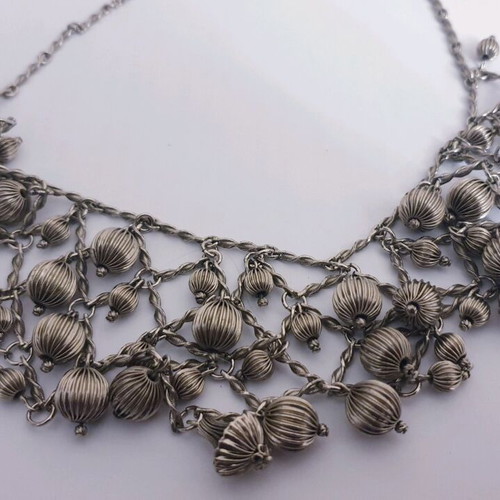 Women's necklace modern silver color like new