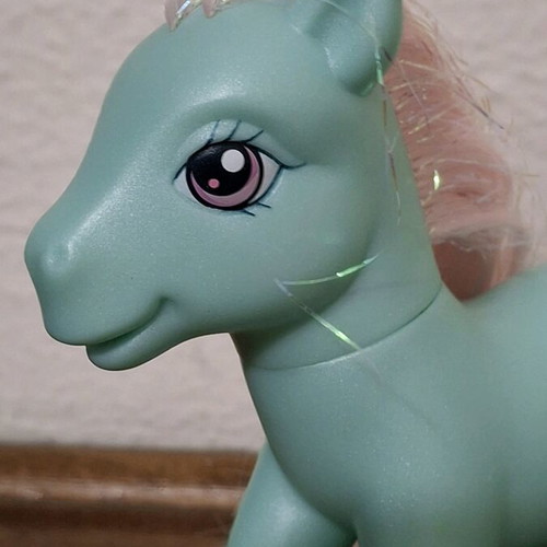 My Little Pony Minty G3 2006 Christmas Winter collectible figure like new