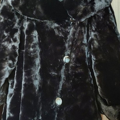 Fur coat black like new, from France, size L
