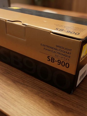 Nikon SB-900 Speedlight professional flash new