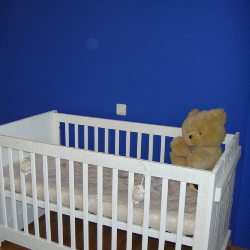 Baby cot like new with adjustable height, solid wood, white, with mattress