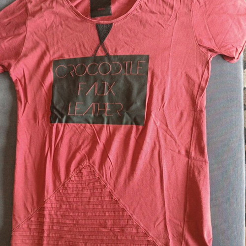 T-shirt used, size S, brown and red