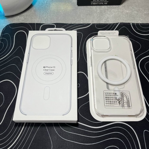 iPhone 13 MagSafe Clear Case like new, authentic Apple