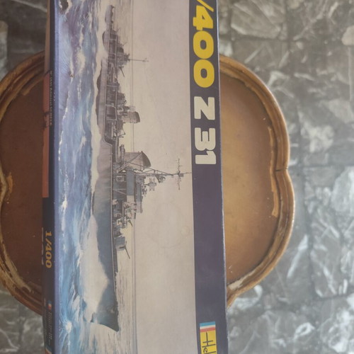 Heller Z31 1/400 scale vintage model ship kit