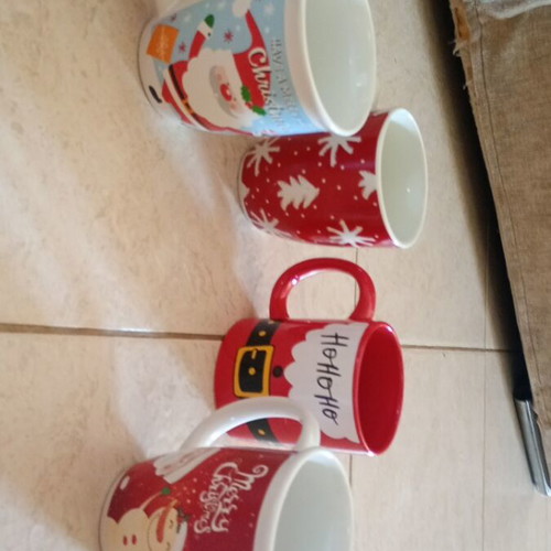 Christmas mugs set of 4 like new, 3 red and 1 blue