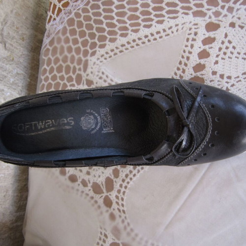 Softwaves leather pumps size 40 like new, black