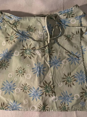 Outdoor skirt Mountain Hardwear size S like new, multicolor floral