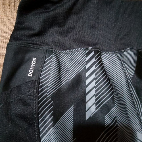 Domyos fitness leggings new, black with grey patterns, size M