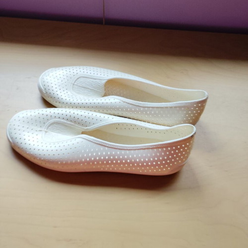White rubber beach shoes like new, size 36/37