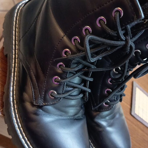 Black boots with inner lining, like new, size 38