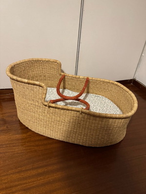 Moses Basket with mattress and waterproof cover, red leather handles