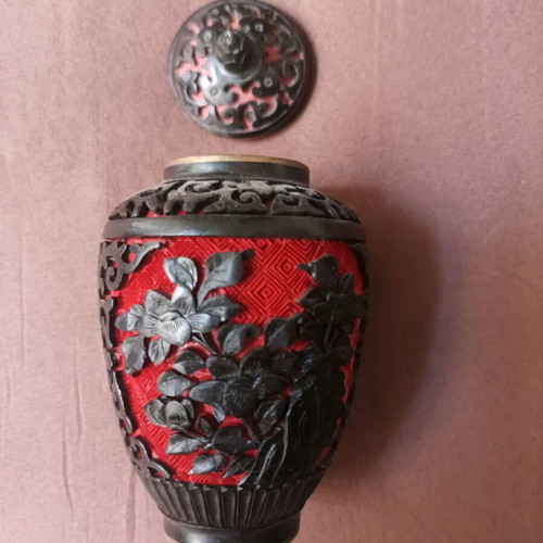 Chinese lacquer set with vase, 2 small jars and plate like new