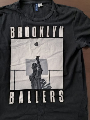 H&M men's T-shirt set, Brooklyn print medium & plain cypress large