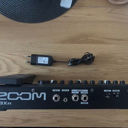 Zoom G3Xn Multi-Effects Processor like new, updated firmware