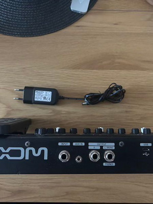 Zoom G3Xn Multi-Effects Processor like new, updated firmware