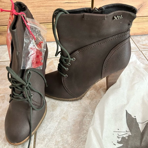 Brown leather Xti ankle boots new, size 38
