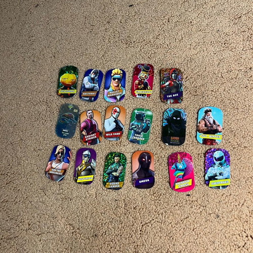 Fortnite metal tags like new, pack of 17 pieces
