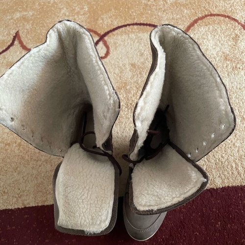 Winter boots with fur Bloom like new, size 37, beige