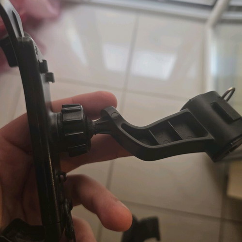 Universal phone holder with clip like new, ideal for delivery