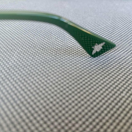 Gucci sunglasses like new, silver mirror lenses with green and red details