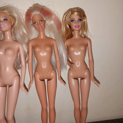 Barbie dolls used, bundle with defects