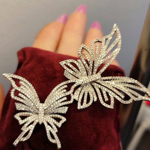 Pin with rhinestones new, very beautiful