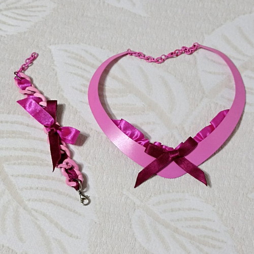 Metal choker necklace new, fuchsia with burgundy bow