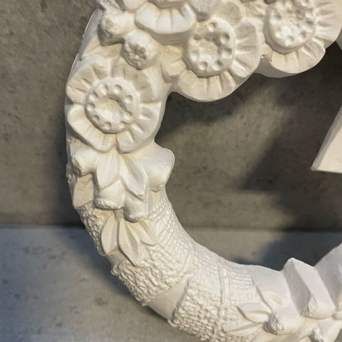 Gypsum wreaths set of 2 with flowers and bows for painting and wall decor