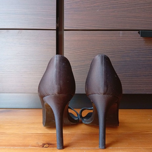 Leather women's black pumps like new, size 40