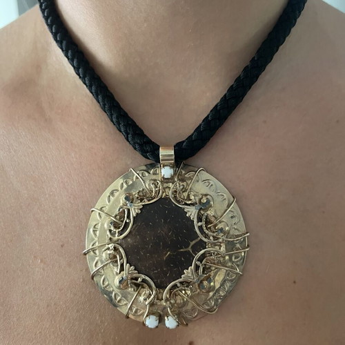 Pendant with cord like new