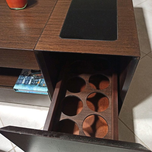 Coffee table like new with shelf, 2 drawers and minibar