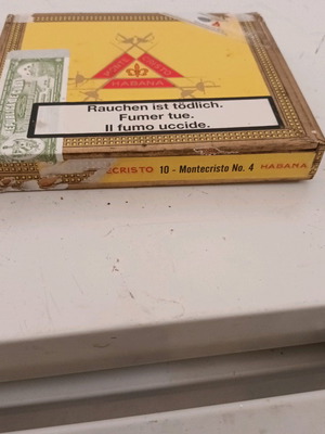 Montecristo box like new