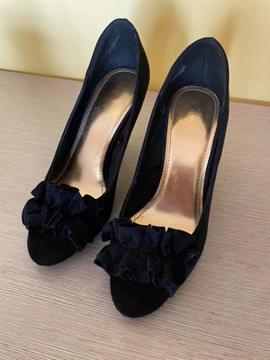 Peep toe black H&M pumps size 38 like new