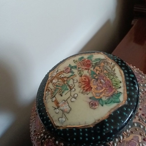 Vintage Chinese Satsuma Style Vase with Lid like new