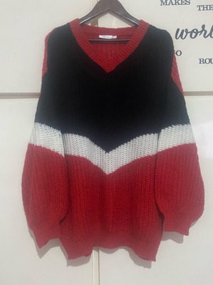 Terranova oversized sweater long thick like new, black and red